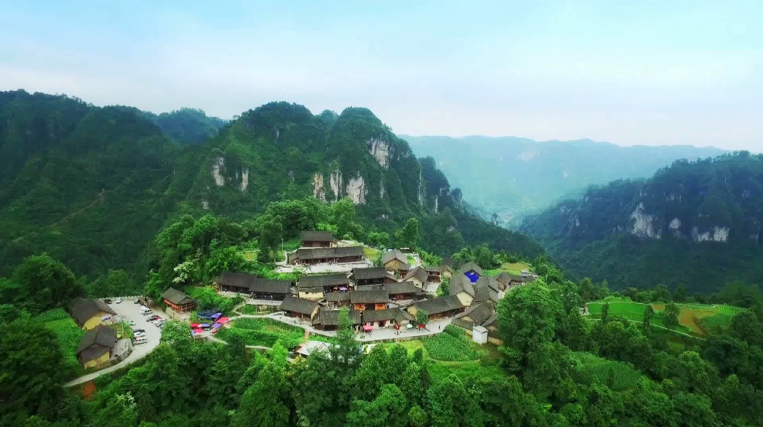 三湘凝碧，四水环青